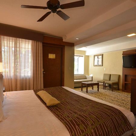 Best Western The Inn & Suites Pacific Grove Exteriér fotografie