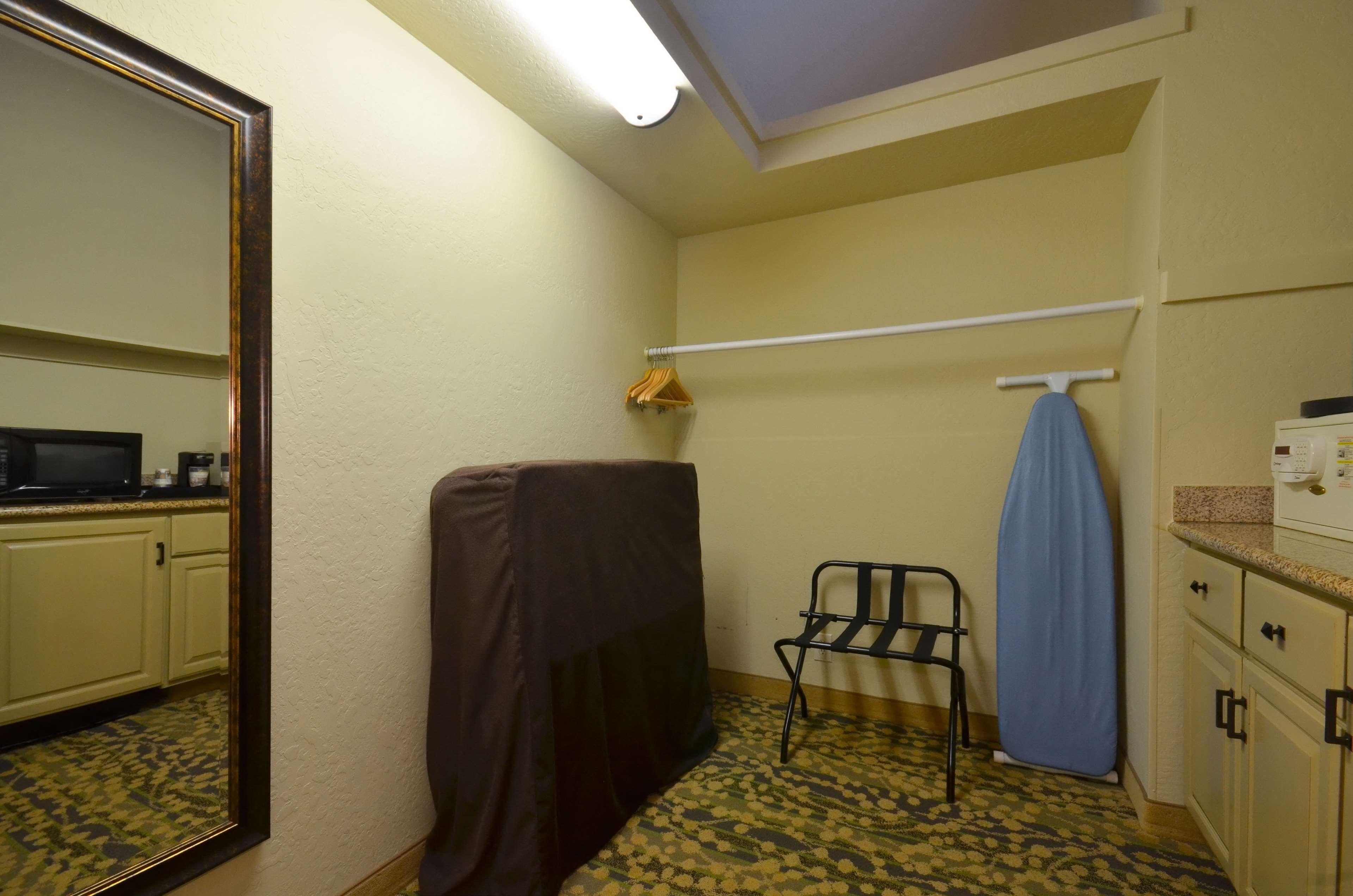 Best Western The Inn & Suites Pacific Grove Exteriér fotografie