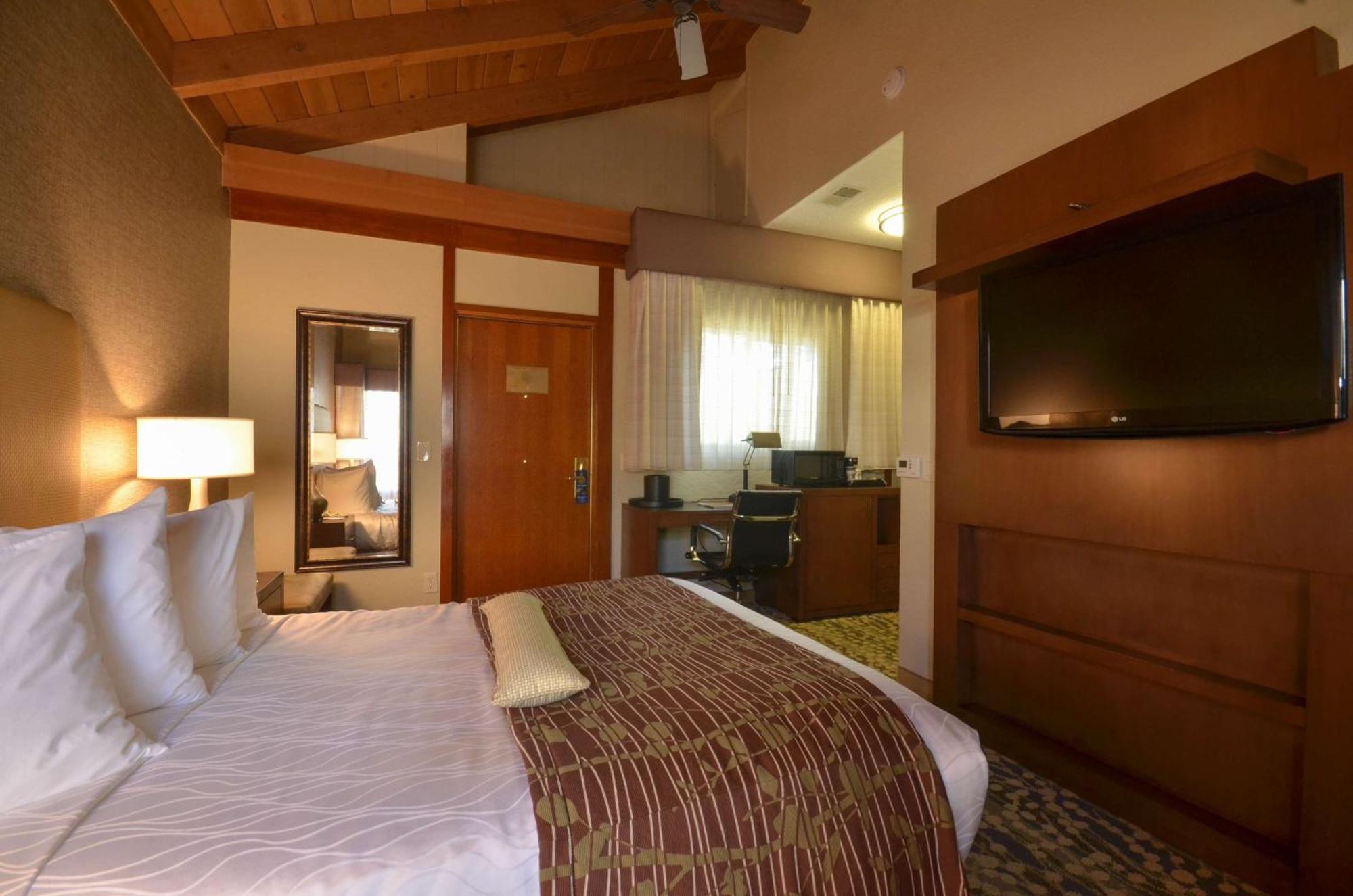 Best Western The Inn & Suites Pacific Grove Exteriér fotografie